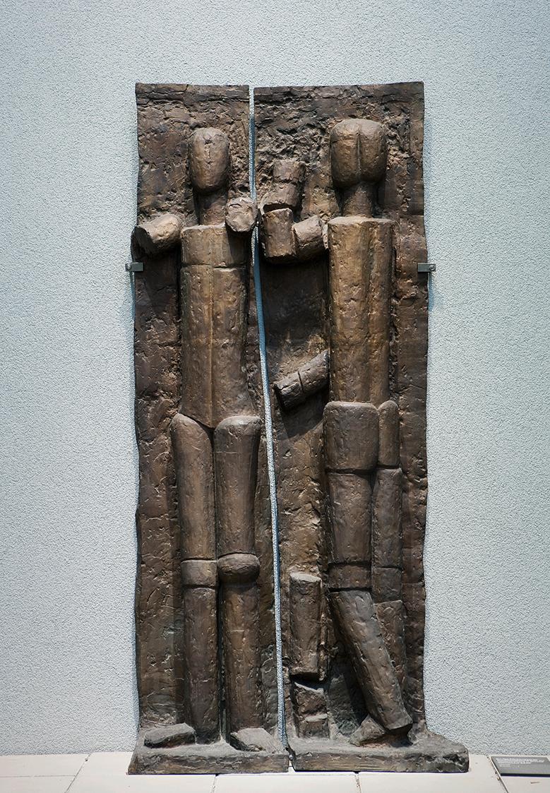 Fritz Wotruba, Grosses Figurenrelief, 1957/1958, Bronze, 260,5 × 66 × 40 cm, Belvedere, Wien, I ...