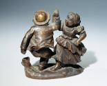Franz Barwig d. Ä., Tanzendes Bauernpaar, um 1921, Bronze, patiniert, 13,5 × 14 × 7,5 cm, Belve ...