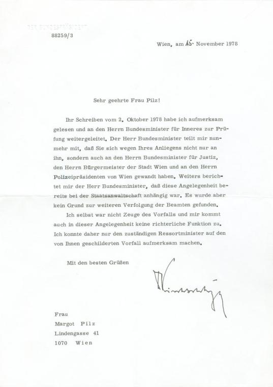 Margot Pilz, Brief Bundespräsident, 1978, Schreibmaschine und Kugelschreiber auf Papier, 29,7 × ...