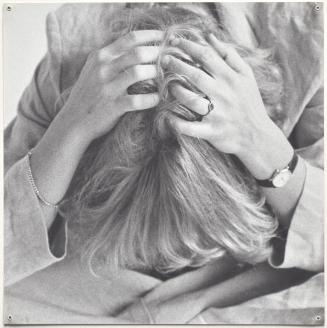 Margot Pilz, Sekundenskulpturen, 1979, Schwarzweißfotografie (mit Ösen zur Aufhängung), 51 × 50 ...