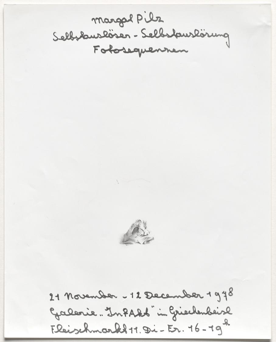 Margot Pilz, Plakat zur Ausstellung "Selbstauslöser, Selbstauslösung", 1978, Schwarzweißfoto, b ...
