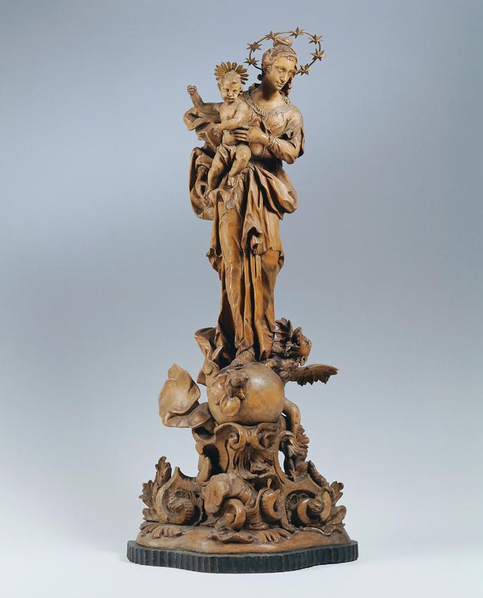 Maria mit dem Kinde über der Weltkugel mit der Schlange von Johann Baptist Hagenauer