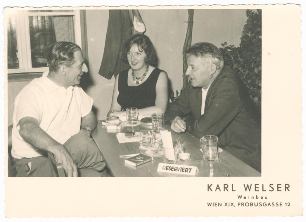 Lucy und Fritz Wotruba mit Fritz Barta in der Buschenschank Karl Welser in Wien-Döbling