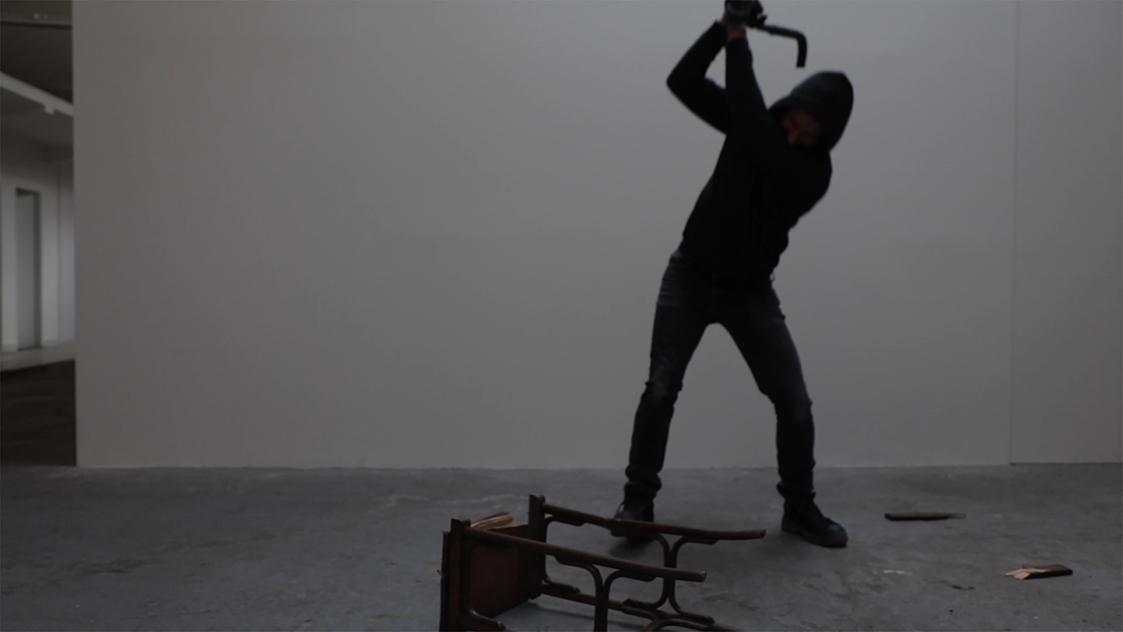 Pablo Chiereghin, Riot Design I (small table), 2019, Video, Belvedere, Wien, Inv.-Nr. 12026/2