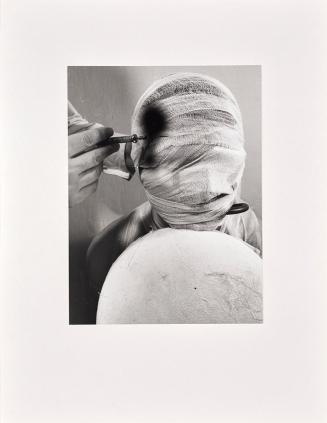 Rudolf Schwarzkogler, 2. Aktion, 1965, Fotografie, 39,1 × 29,5 cm, Belvedere, Wien, Inv.-Nr. 88 ...