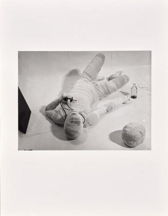 Rudolf Schwarzkogler, 6. Aktion, 1966, Fotografie, 29,3 × 39,3 cm, Belvedere, Wien, Inv.-Nr. 88 ...