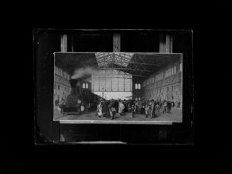 Josef Löwy – k. u. k. Hof-Photograph, Kunst- und Verlags-Anstalt, Ankunft eines Zuges am Nordwe ...