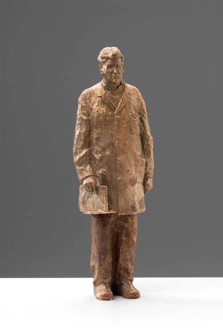 Julius Deutschbauer, Der Bibliothekar, 2008, Bronze, 38 x 13 x 10 cm, Wien, Belvedere, Inv.-Nr. ...