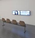 Anna Witt, Radikal Denken, 2013, 2-Kanal Videoinstallation (HD), Sitzobjekt, Film/Video-Dauer ( ...