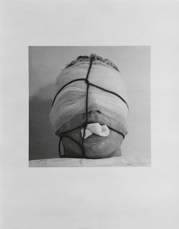 Rudolf Schwarzkogler, 4. Aktion, 1965, Fotografie, 33,9 × 33,9 cm, Belvedere, Wien, Inv.-Nr. 88 ...