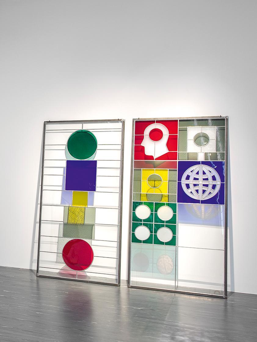 Matt Mullican, Ohne Titel, 1992, 2 Bleiglasfenster, je: 188 × 94 cm, Dauerleihgabe Ernst Ploil, ...